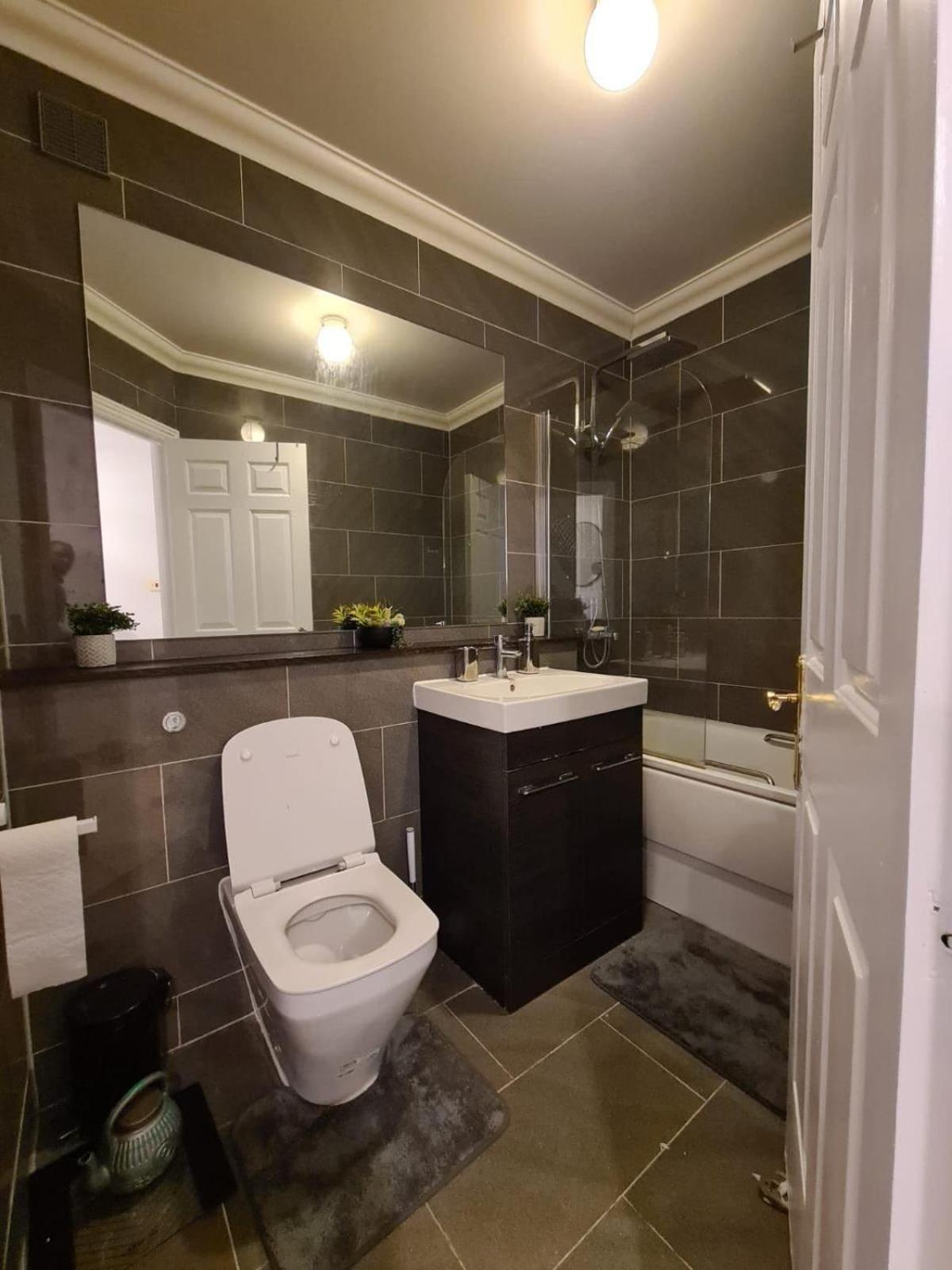 Luxurious 3 Bed Flat In Kilburn * London