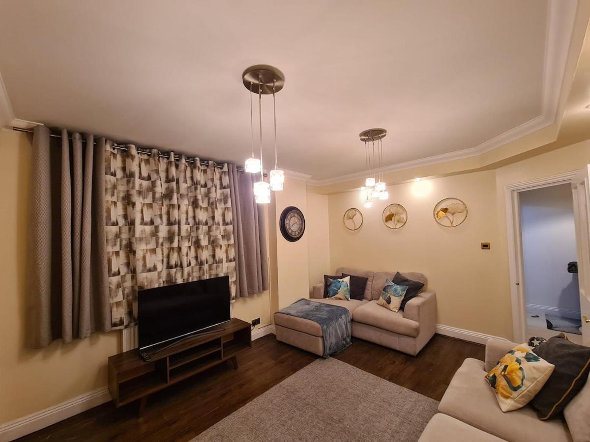 Luxurious 3 Bed Flat In Kilburn London
